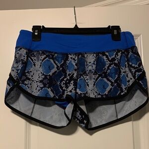 LuluLemon Speed Up Blue Snake Print Women's Shorts, Size 6